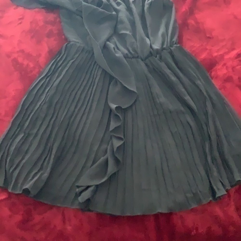 Black mini dress - Picture 3 of 4